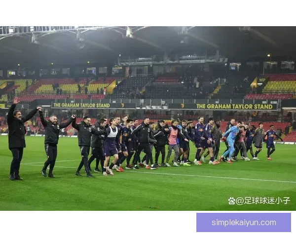 利兹联近期攻防表现稳健，状态逐渐回暖引人关注